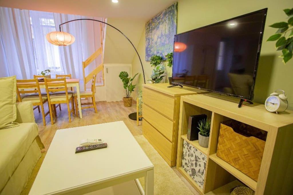 Cosy 2 Bedroom Flat In Akacfa St., Sol Budapest Esterno foto