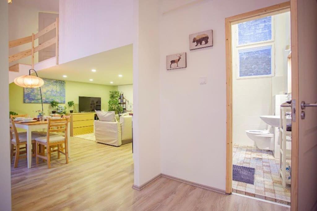 Cosy 2 Bedroom Flat In Akacfa St., Sol Budapest Esterno foto