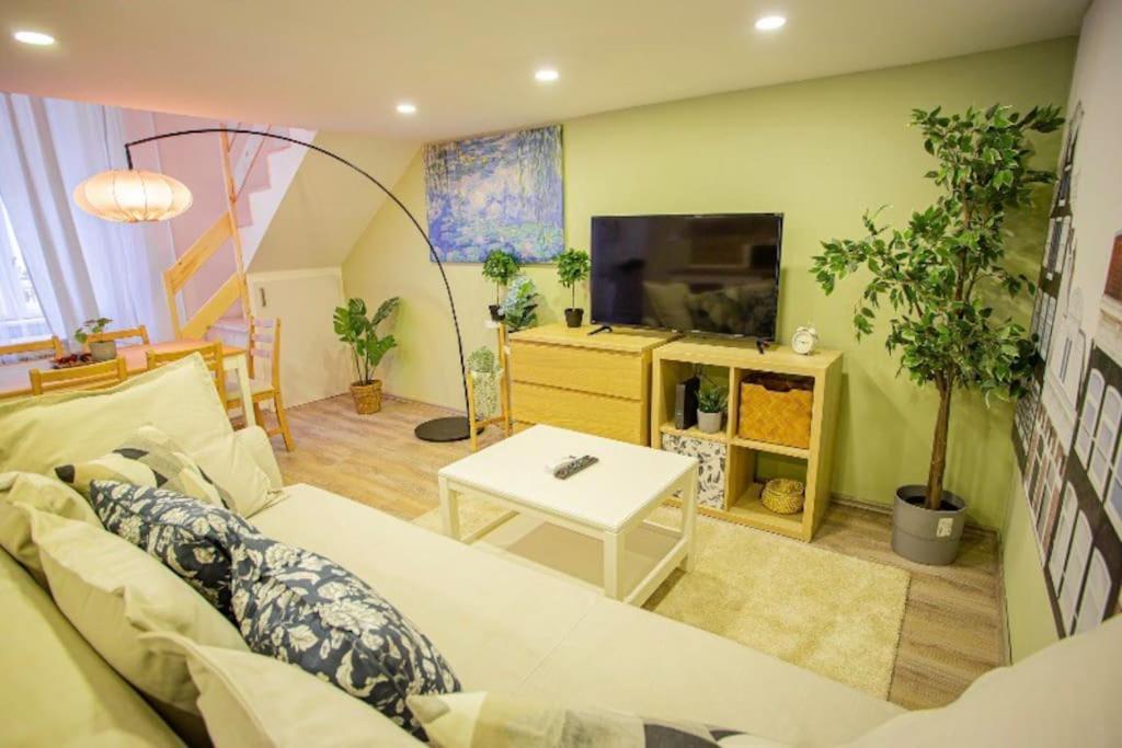 Cosy 2 Bedroom Flat In Akacfa St., Sol Budapest Esterno foto