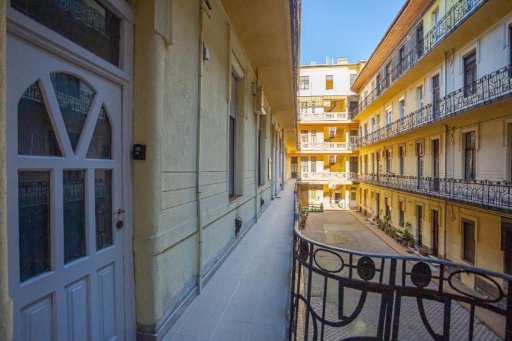 Cosy 2 Bedroom Flat In Akacfa St., Sol Budapest Esterno foto